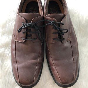 Dunhams size 17, laceup shoe